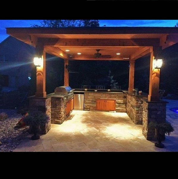 Outdoor Kitchen and Bar